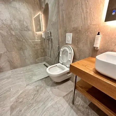 Lookout 3 * Sarandë