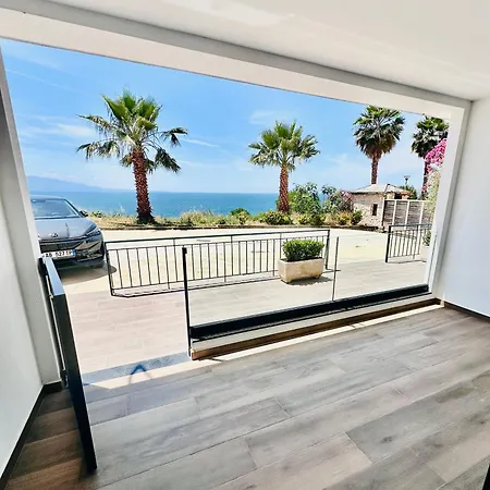 Lookout 3 Apartment